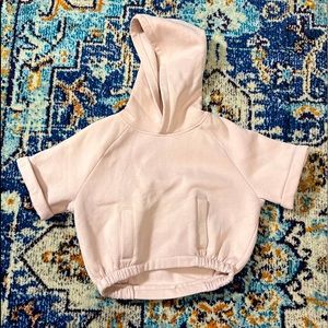 Little girls cutoff style short sleeve sweatshirt. Elastic bottom. Pockets. Hood